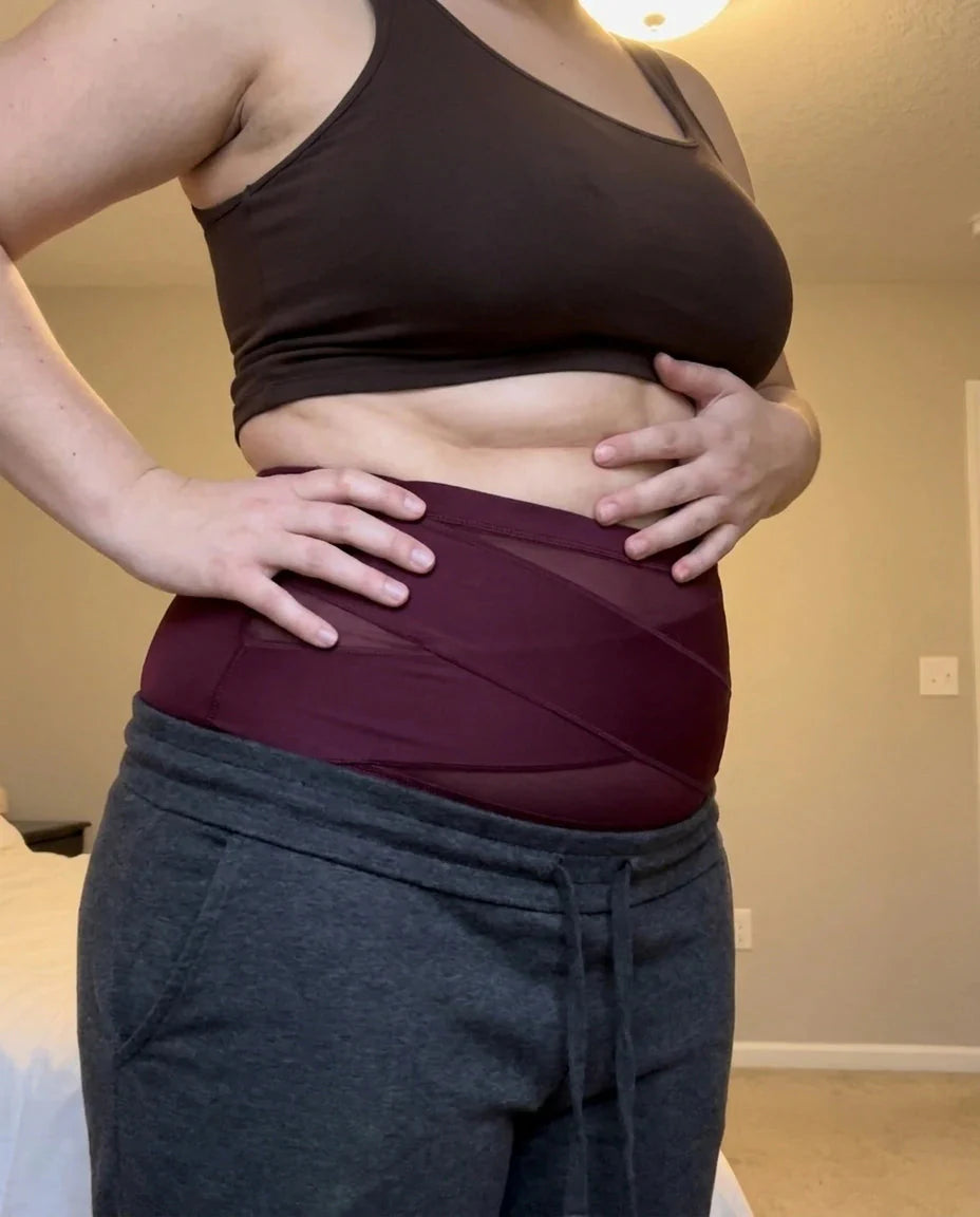 Femme portant la culotte sous ses vêtements, vue de profil